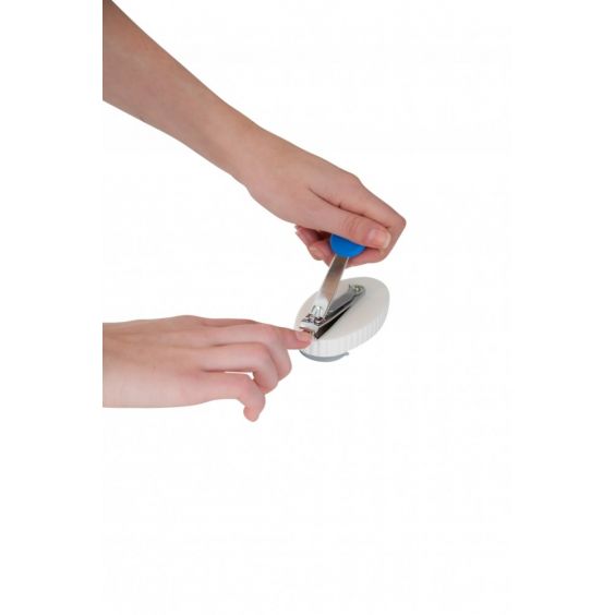 Kleine nagelknipper op blok